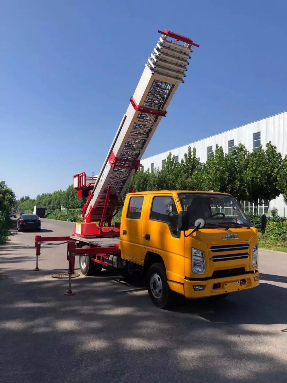 武昌附近的云梯车出租服务：轻松解决高空作业需求