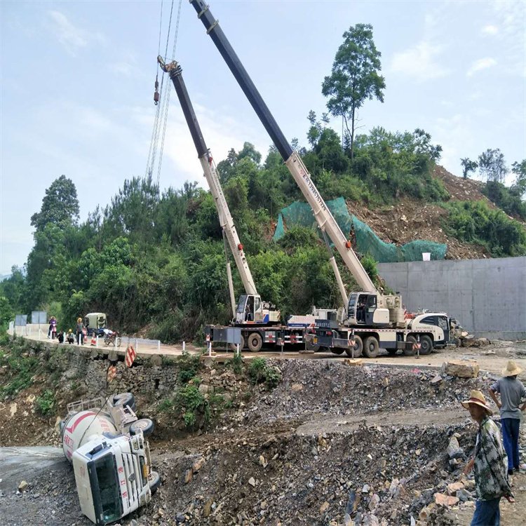 武昌汽车掉沟里叫吊车救援要多少钱