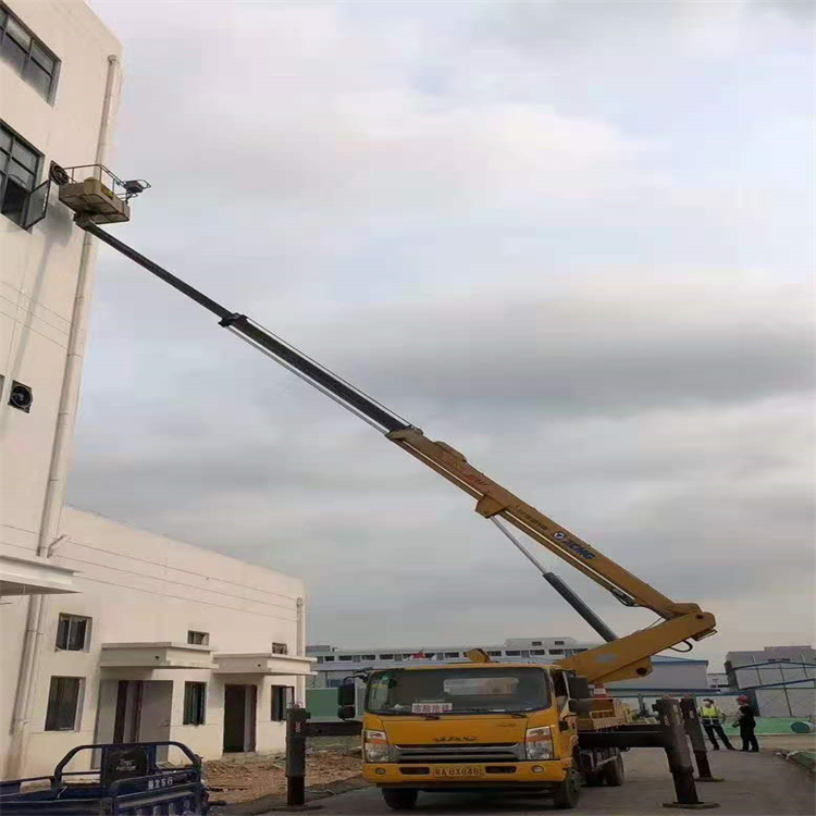 武昌吊车可以用吊笼吊人作业吗